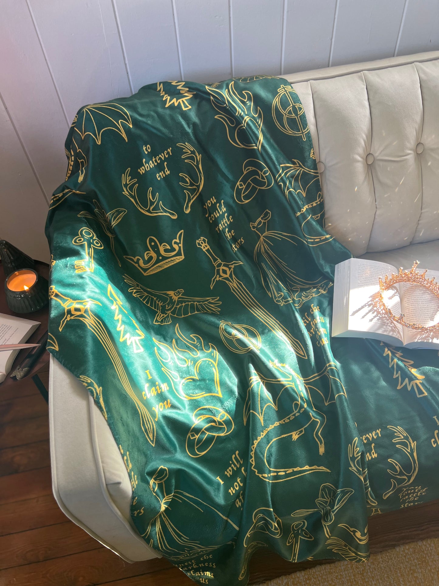 Queen of Terrasen Sherpa Throw