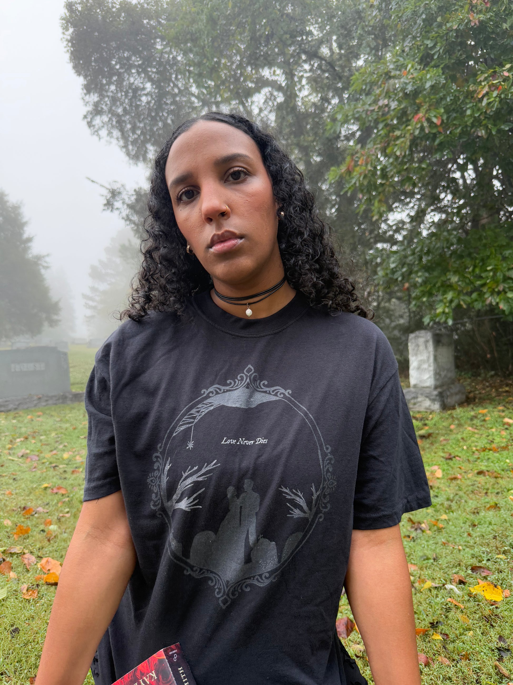 Love Never Dies Tee – Liv Co. Love Never Dies Tee – Liv Co.