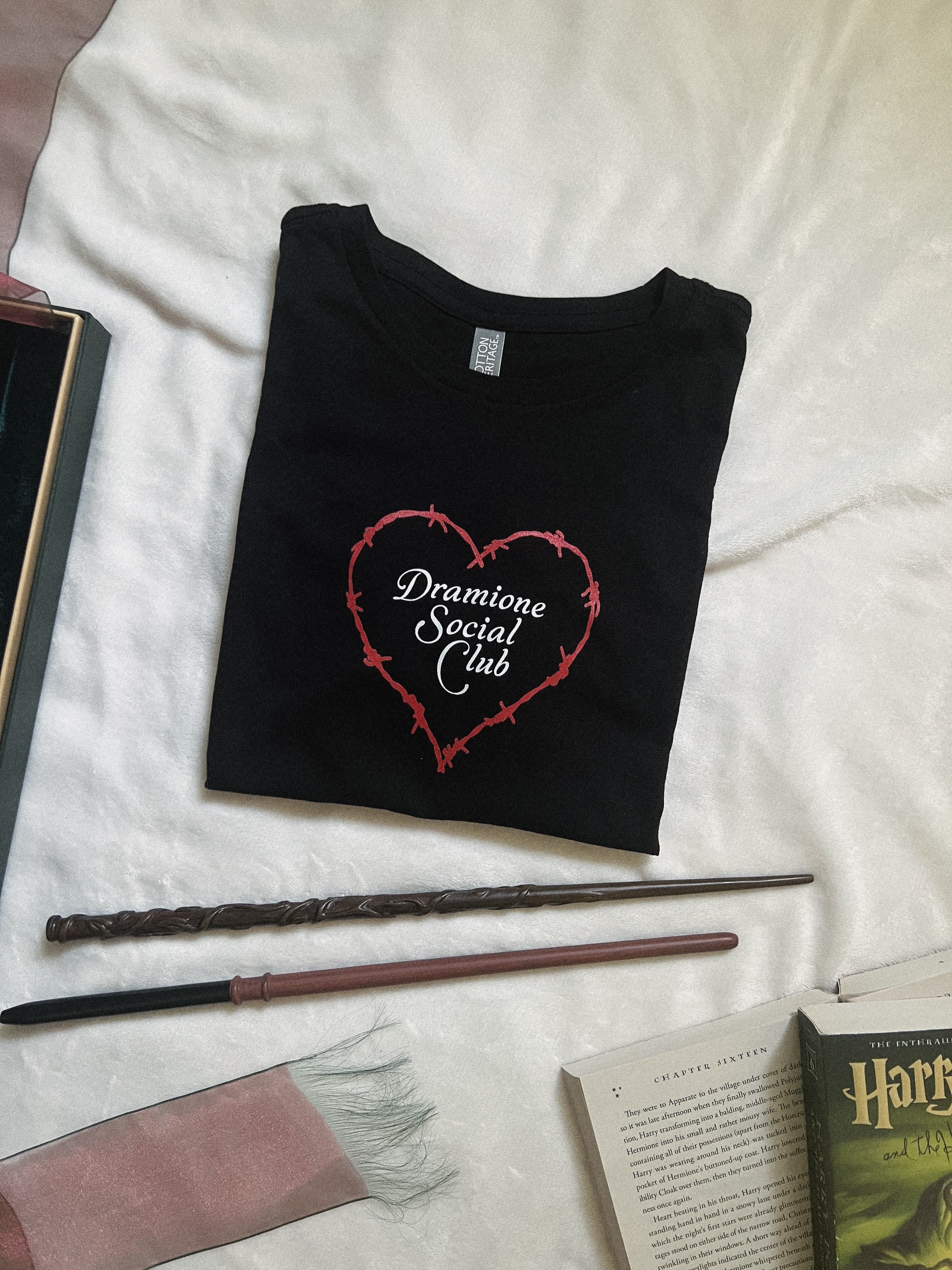 ★ ★ Women's Woven Label Lip Baby Tee 47C200G YA Baby Tees – Liv Co.